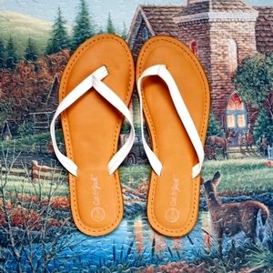 Cat & Jack tan and white size 13/1 flip flops